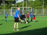 Laatste training S.K.N.W.K. JO10-1 van seizoen 2022-2023 (partijtje tegen de ouders) (145/165)